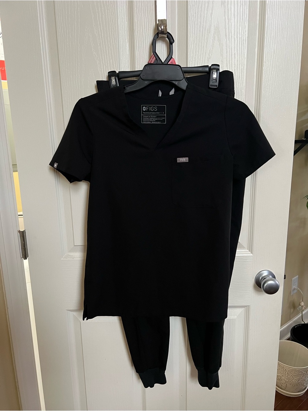 FIGS Black Small Scrub Set - V-Neck Top & Jogger Pants Technical Collection